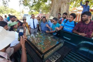 பிரான்ஸ் அபாயா தடை: பள்ளி முதல்வருக்கு கொலை மிரட்டல் விடுத்த தந்தை கைது