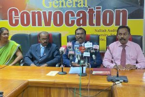 சார்ஜ் செய்து கொண்டிருந்தபோது வெடித்த மொபைல் போன் – மூவருக்கு தீக்காயம்