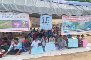 போத்திக் கொண்டு இருந்த நடிகை போர்வைக்குள் சென்றுவிட்டார்