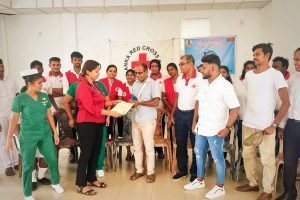 தாய், பாட்டிக்கு பாலில் தூக்க மாத்திரை… காதலனுடன் மாணவி உல்லாசம்!