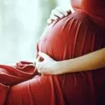 வீதியை விட்டு விலகி விபத்துக்குள்ளான  பேருந்து: இருவர் படுகாயம்
