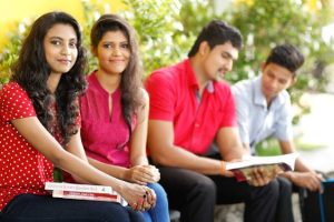இலங்கையில் பிடியாணை பிறப்பிக்கப்பட்ட இரு நாடாளுமன்ற உறுப்பினர்களும் பிணையில் விடுதலை!