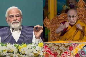 கோவிலில் பெண்ணை அறைந்த இந்திய வம்சாவளி சிங்கப்பூர் வழக்கறிஞர் மீது வழக்கு