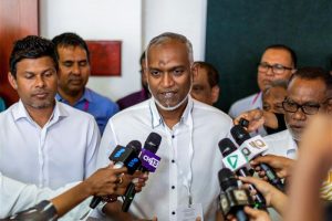 விடாமுயற்சியில் ரஜினிகாந்தா? அஜர்பைஜானில் என்ன கோலத்தில் இருக்காரு பாருங்க