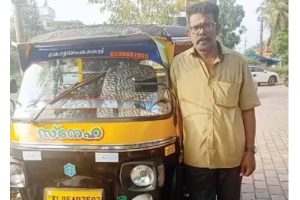 பப்புவா நியூ கினியா -பிஸ்மார்க் கடற்கரையோரம் கரையொதிங்கிய விசித்திர உயிரினம்!