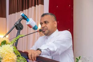 கட்டிப்பிடித்து பாலியல் துன்புறுத்தல்… பிக்பாஸ் 7 பெண் போட்டியாளர் மீது புகார்.. தூசுதட்டப்படும் பழைய கதை