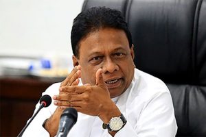 பாரிசில் இருந்து வேறு பகுதிகளுக்கு வெளியேற்றப்படும் அகதிகள்