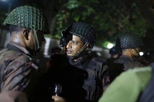 மக்ரோனின் அரசாங்கத்துக்கு எதிராக நம்பிக்கை இல்லா பிரேரணை