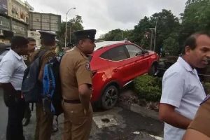 உக்ரைனில் வர்த்தக நிலையம் மீது தாக்குதல்: குழந்தை உட்பட 48 பேர் பலி