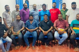 வெடி குண்டு மிரட்டல் – மும்பையில் அவசரமாக தரையிறக்கப்பட்ட விமானம்