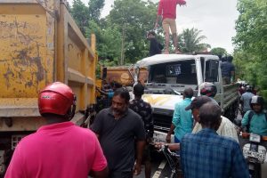 வீடுகளை உடைத்து தங்க நகை திருட்டு : பெண்ணொருவர் உட்பட மூவர் கைது