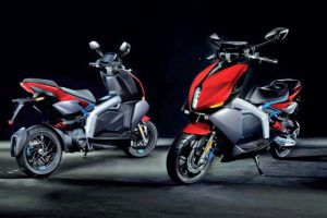 யாழில் வீதியில் கழிவு நீரை ஊற்றியவர்களை மடக்கி பிடித்த பிரதேச மக்கள்