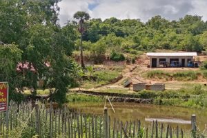 யாழ்ப்பாணம் பழைய கச்சேரி கட்டிடத்தை சீனத் தூதுவர் தலைமையிலான குழுவினர்