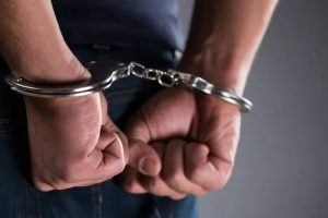யாழில் வன்முறைகளில் ஈடுபட்ட நபர் பலாலி விமான நிலையத்தில் கைது