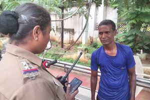 ராணுவ உதவி சேகரிப்பு நிலையத்திற்கு தீ வைக்க முயன்ற ரஷ்ய பெண்