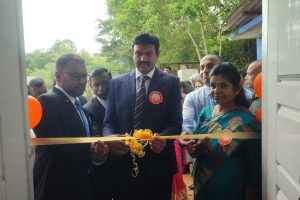 யாழில் நில அளவைத் திணைக்களத்தினருக்கு எதிராக காணி உரிமையாளர்கள் போராட்டம்