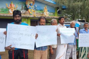 உடம்பில் ஒட்டுத்துணி இல்லாமல் அதிர்ச்சியை கிளப்பிய துப்பாக்கி பட வில்லன்..