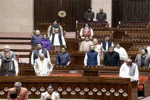 மட்டக்களப்பில் பஸ் சாரதி மீது தாக்குதல்;குற்றவாளிகளை கைது செய்ய கோரி பணிபகிஸ்கரிப்பில் ஈடுபட்டுள்ள ஊழியர்கள்