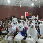 சுற்றுலாவில் மாணவருடன் காதல் புகைப்படம் எடுத்த கர்நாடகா ஆசிரியை