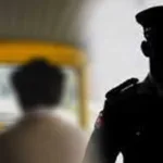 கிளிநொச்சியில் மின்கம்பத்தை முறித்துக்கொண்டு பாய்ந்து விபத்துக்குள்ளான பேருந்து!
