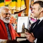 பாதி எரிந்த உடலை பிரேத பரிசோதனைக்காக எடுத்துச் சென்ற அதிகாரிகள்