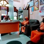 பொன்னாடையை பிடுங்கி தூக்கி எறிந்து சர்ச்சையில் சிக்கிய சிவகுமார் – வைரல் வீடியோ