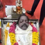 இலங்கையில் கோடரியால் தாக்கிய நபர் – கணவனை காப்பாற்றிவிட்டு உயிரிழந்த மனைவி