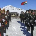 கேரளாவில் விஜயின் காரை சல்லி சல்லியாய் நொருக்கிய ரசிகர்கள்!