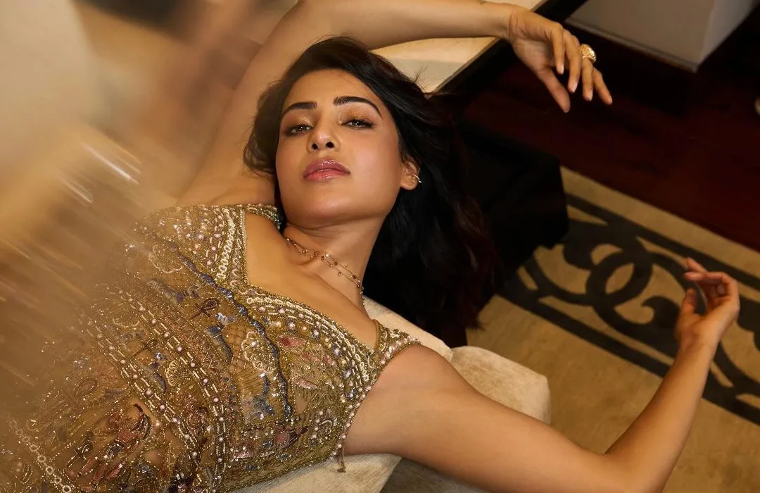 Actress Samantha shows off her assets