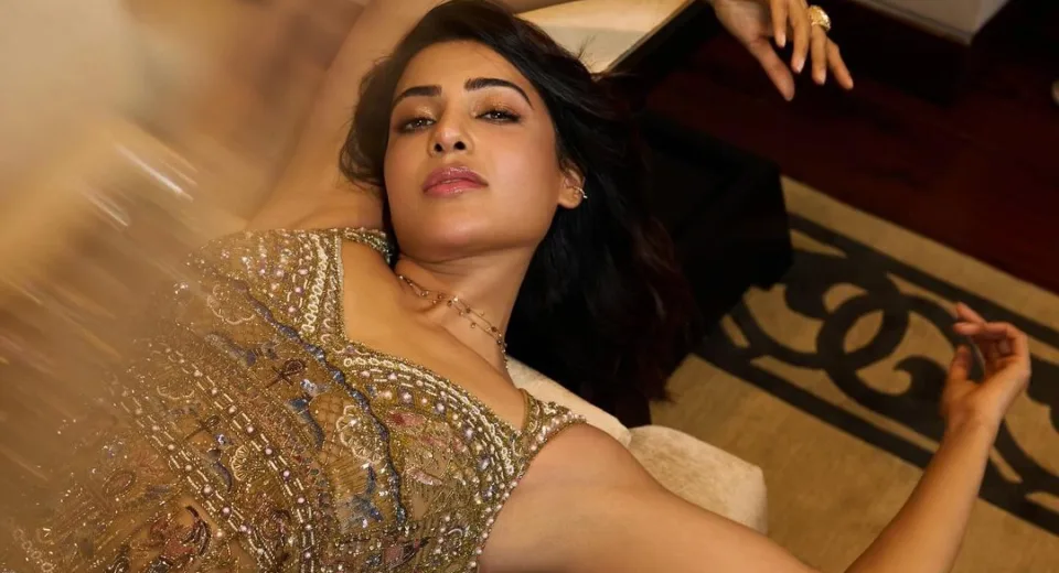 Actress Samantha shows off her assets