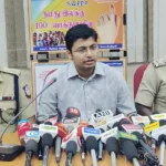 வைத்தியசாலை கதவு மூடப்பட்டதால் வாசலில் குழந்தை பிரசவித்த கனடிய பெண்!!