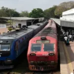 போட்டி போட்டு கவர்ச்சி தரிசனம் கொடுத்த தமன்னா மற்றும் ராஷி கண்ணா..