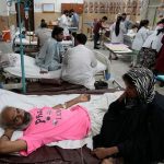 டெல்லியில் காலவரையற்ற உண்ணாவிரதம்: மயங்கி விழுந்த அமைச்சர்: மருத்துவமனையில் அனுமதி