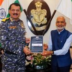 இலங்கை – குடிபோதையில் வீதியில் சென்றவர்கள் மீது வாளால் தாக்கிய நபரால் பரபரப்பு!