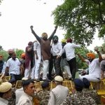 மெக்சிகோவின் செனட் சபையை முற்றுகையிட்ட போராட்டக்காரர்கள்