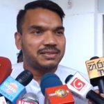 இலங்கையில் ஓடும்போதே தீப்பிடித்து எரிந்த ரயில் : அச்சத்தில் பயணிகள்!