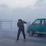 இந்தியாவில் முறைகேடாக நடந்துகொண்ட மகனை வெட்டிக் கொன்ற தாய்