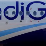 நூலிழையில் உயிர் தப்பிய சீன பாராகிளைடிங் வீரர்