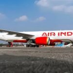 டிஸ்னிலேண்ட் பாரிஸில் போலி திருமணம் நடத்தியதற்காக நான்கு பேர் கைது செய்யப்பட்டனர்.