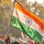 இலங்கை விமான நிலைய பாதுகாப்பு அதிகாரி பல ஆயுதங்களுடன் கைது