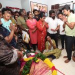 தந்தை மரணம் – அபுதாபியில் இருந்து நாடு திரும்பிய துனித் வெல்லாலகே