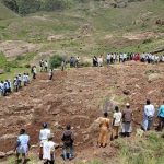 அமெரிக்காவில் ஹூண்டாய் ஆலையில் நடந்த சோதனையில் பார்வையாளர் விசாக்களில் வந்த தொழிலாளர்கள் சிக்கினர்