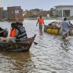 சக்கரம் இன்றி மும்பையில் தரையிறங்கிய ஸ்பைஸ்ஜெட் விமானம்