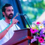 ரணில் வேண்டும்: அவர் அரசியலில் இருந்து ஓய்வுபெறக்கூடாது! சஜித் அணி நேசக்கரம்!!