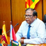 எம்எல்ஏக்களின் தாவல்களால் தடுமாறும் அதிமுக!