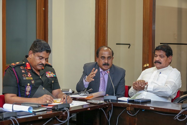 காணி தொடர்பில் இதற்கு முன்னர் நடைபெற்ற கலந்துரையாடல்களின் தொடர்ச்சியாக இடம்பெற்ற இக்கூட்டத்திற்கு பாதுகாப்பு பிரதி அமைச்சர் மேஜர் ஜெனரல் அருண ஜயசேகர , அமைச்சர் அனுர கருணாதிலக்க, அமைச்சர் ராமலிங்கம் சந்திரசேகர் ஆகியோர் இணைந்து தலைமை தாங்கினர்.