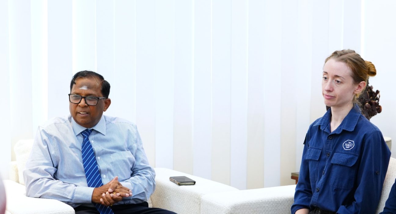 இடம்பெயர்ந்த மக்களின் துரித மீள்குடியமர்வு நடவடிக்கைகளுக்கும், பாதுகாப்பான வாழ்வாதாரத்தை உறுதிப்படுத்துவதற்கும் இந்நிறுவனங்களின் அர்ப்பணிப்பான பணிகள் மிகப்பெரிய உதவியாக அமைந்திருந்ததை அவர் இதன்போது நன்றியுடன் நினைவுகூர்ந்தார்.