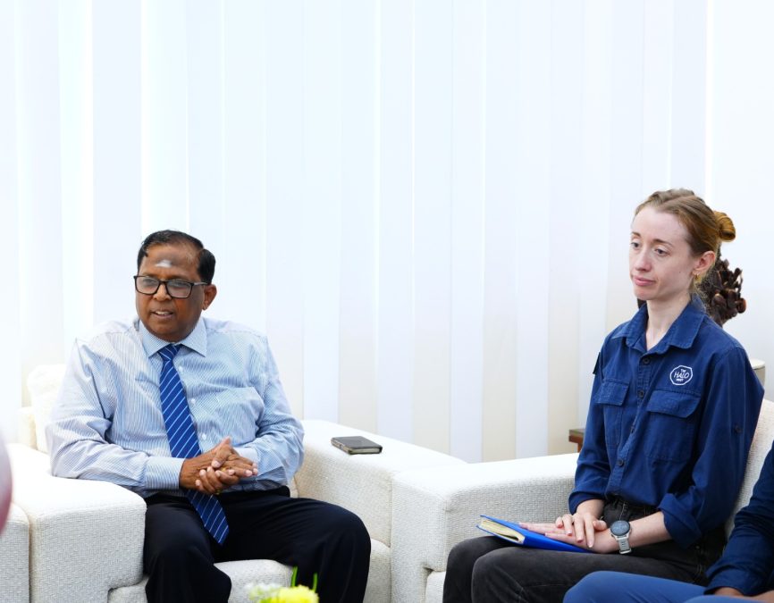 இடம்பெயர்ந்த மக்களின் துரித மீள்குடியமர்வு நடவடிக்கைகளுக்கும், பாதுகாப்பான வாழ்வாதாரத்தை உறுதிப்படுத்துவதற்கும் இந்நிறுவனங்களின் அர்ப்பணிப்பான பணிகள் மிகப்பெரிய உதவியாக அமைந்திருந்ததை அவர் இதன்போது நன்றியுடன் நினைவுகூர்ந்தார்.