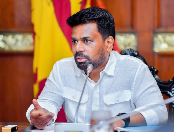 ஜனாதிபதி அலுவலகத்தில் நடைபெற்ற இக்கலந்துரையாடலில் நாட்டின் முன்னணி ஆடைத் துறை வர்த்தகர்கள் மற்றும் முதலீட்டாளர்கள் கலந்துகொண்டனர்.