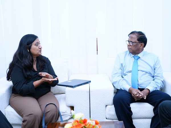 உலக வங்கியின் நிதியுதவியுடன் வடக்கு மாகாணத்தில் முன்னெடுக்கப்படவுள்ள இரண்டு பிரதான செயற்றிட்டங்களின் நடைமுறைப்படுத்தல் மற்றும் அதற்கான கால அட்டவணை தொடர்பில் ஆராயும் நோக்கிலேயே இக்கூட்டம் இடம்பெற்றது.